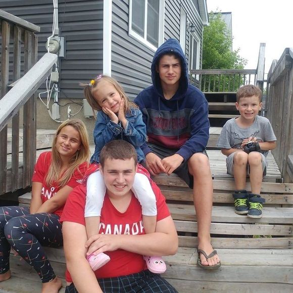 Meet your Posher, Melissa - Picture 1 of 1